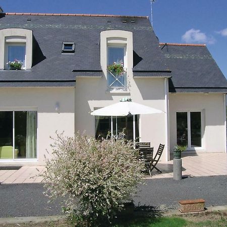 Amazing Apartment In Roz-Landrieux With Kitchen Bagian luar foto
