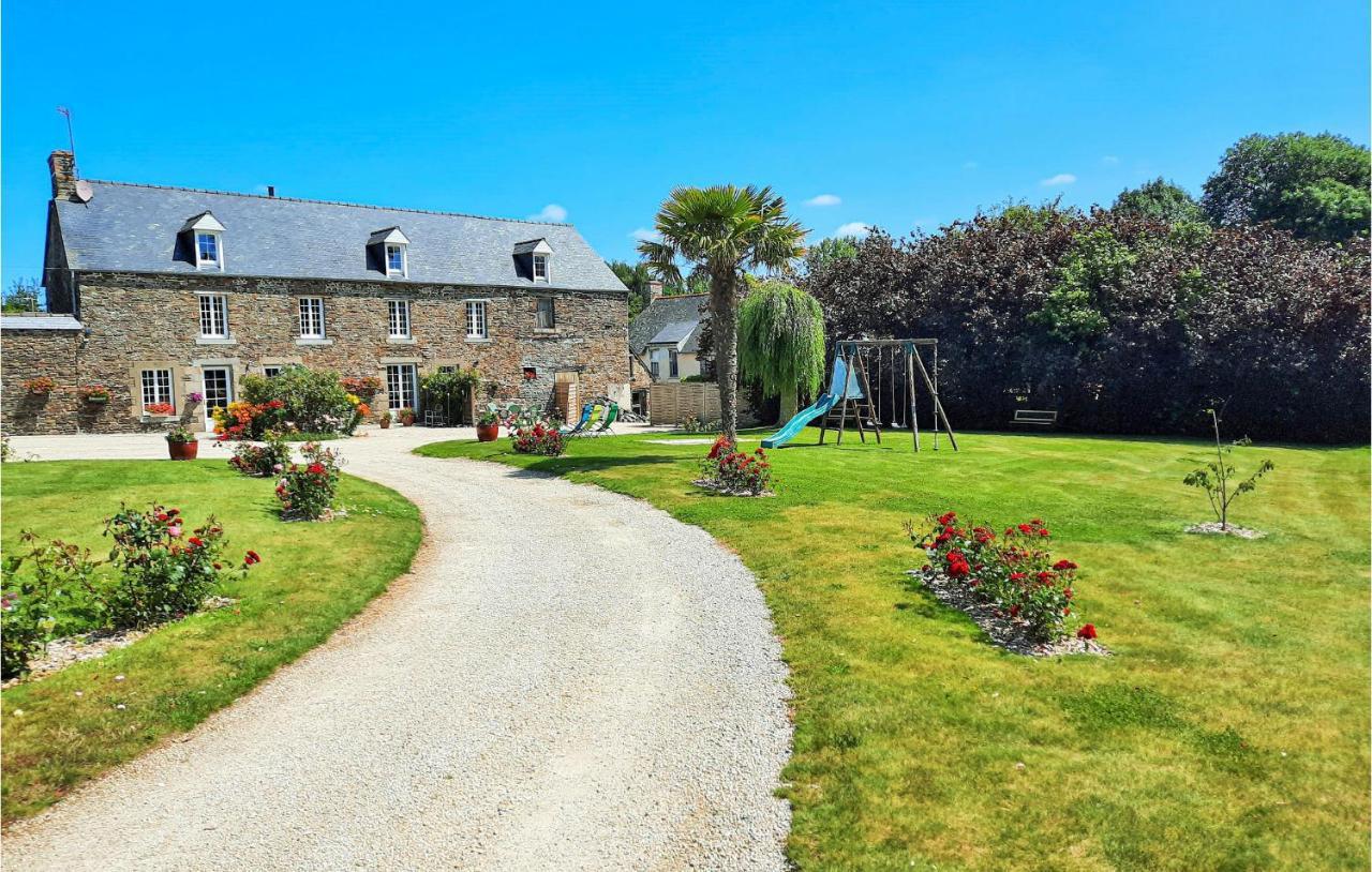 Amazing Apartment In Roz-Landrieux With Kitchen Bagian luar foto
