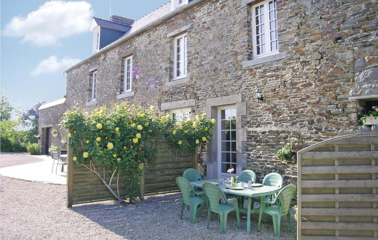 Amazing Apartment In Roz-Landrieux With Kitchen Bagian luar foto