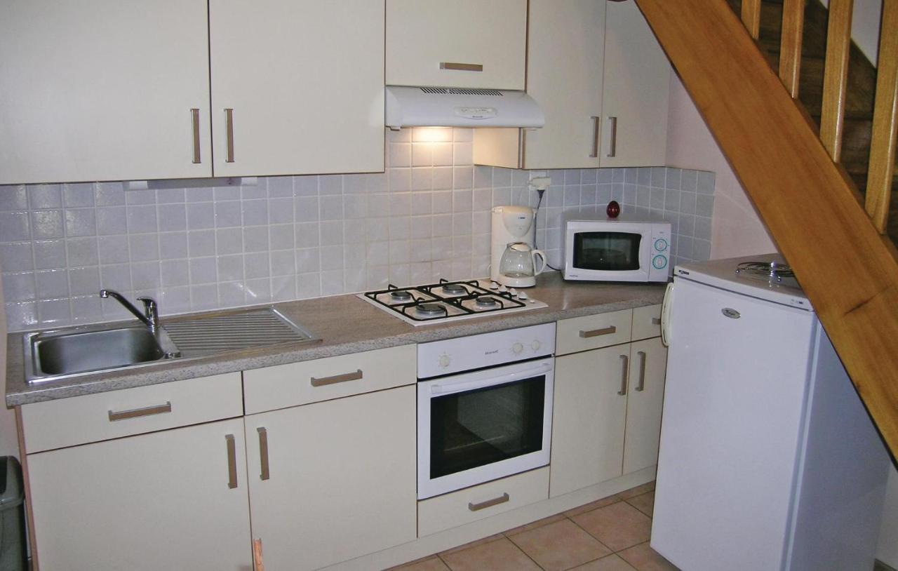 Amazing Apartment In Roz-Landrieux With Kitchen Bagian luar foto