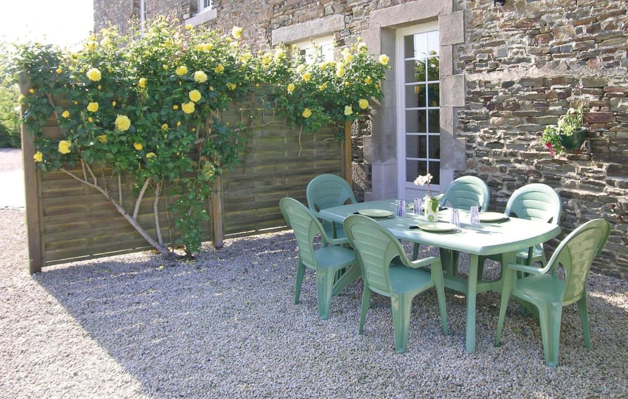 Amazing Apartment In Roz-Landrieux With Kitchen Bagian luar foto