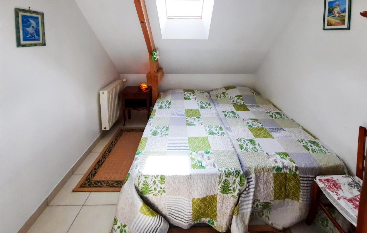 Amazing Apartment In Roz-Landrieux With Kitchen Bagian luar foto