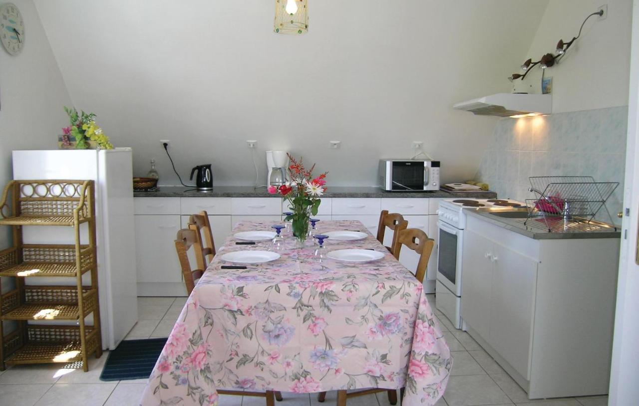 Amazing Apartment In Roz-Landrieux With Kitchen Bagian luar foto