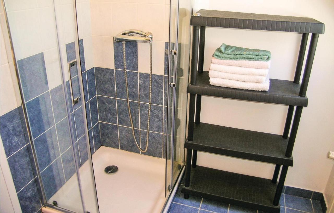 Amazing Apartment In Roz-Landrieux With Kitchen Bagian luar foto