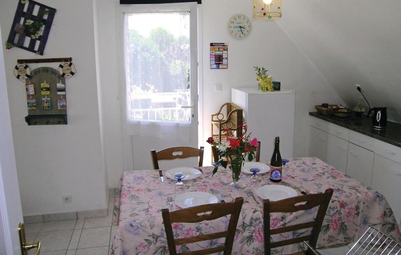 Amazing Apartment In Roz-Landrieux With Kitchen Bagian luar foto