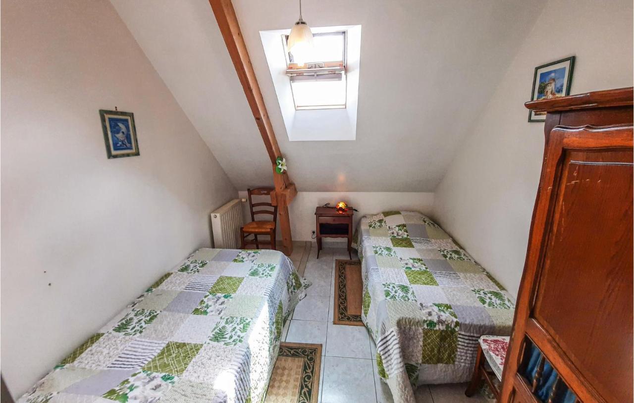 Amazing Apartment In Roz-Landrieux With Kitchen Bagian luar foto