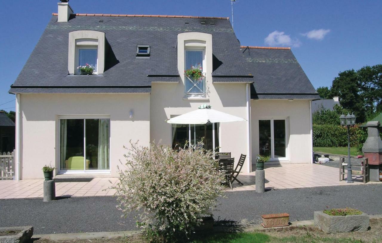 Amazing Apartment In Roz-Landrieux With Kitchen Bagian luar foto